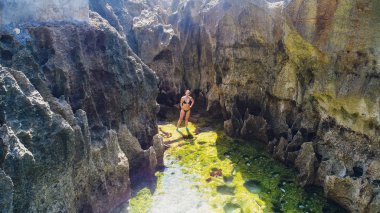 Melekler Billabong plaj, doğal havuzu Nusa Penida Adası üzerinde Klingung regency, Bali, Endonezya