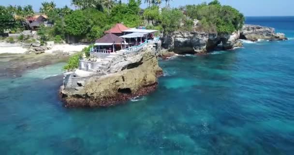 Вид с воздуха на пляж Papakolea Green Sand Beach, Mahana Point Surf Place — стоковое видео