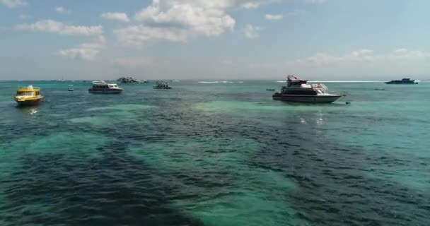 Manta Bay or Kelingking Beach on Nusa Penida Island, Bali, Indonesia — Stock Video