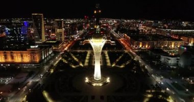 Astana, Kazakistan - 8 Ekim 2018: Video alma ata, Kazakistan şehir. Hava gece.