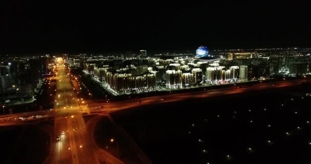 Astana, Kazachstan - 8 października 2018: Video z miasta Ałma Ata, Kazachstan. Lotu ptaka nocy. — Wideo stockowe