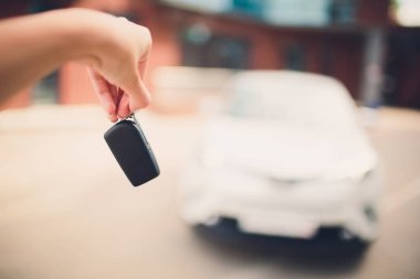 Seçici odak el presleri kumandalı oto alarm sistemleri üzerinde. Güneş ışığı çapraz işleme ve Split sesi instragram process.with gibi