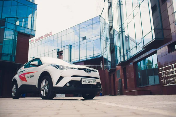 Ufa, Rusya Federasyonu - 1 Ağustos 2018: Toyota Ch-R 2018 yeni otomatik — Stok fotoğraf