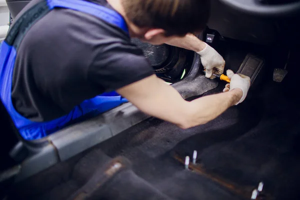 dismantling of the floor in the car mechanic removes the floors in the car