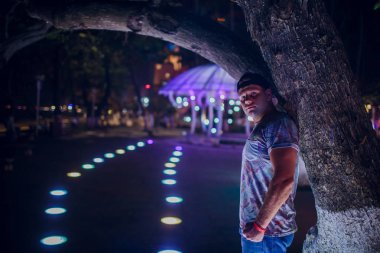 arka plan gece aydınlatma Asya güzel adam