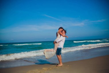 iki arka plan deniz okyanus üzerinde beyaz giysiler içinde