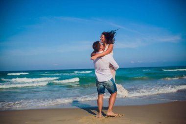 iki arka plan deniz okyanus üzerinde beyaz giysiler içinde