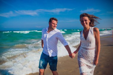 iki arka plan deniz okyanus üzerinde beyaz giysiler içinde