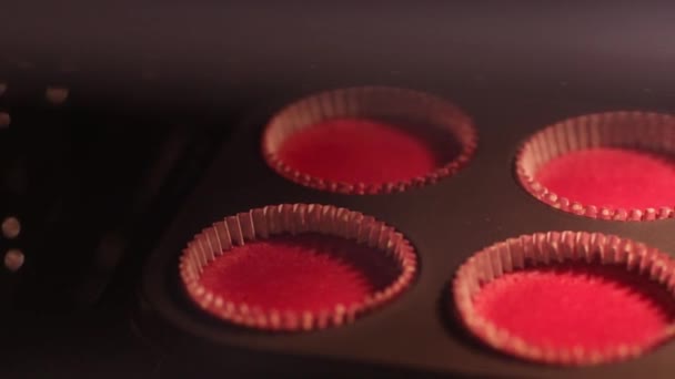 Bolo de veludo vermelho para os amantes — Vídeo de Stock