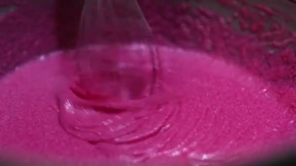 Pastel de terciopelo rojo para los amantes — Vídeo de stock