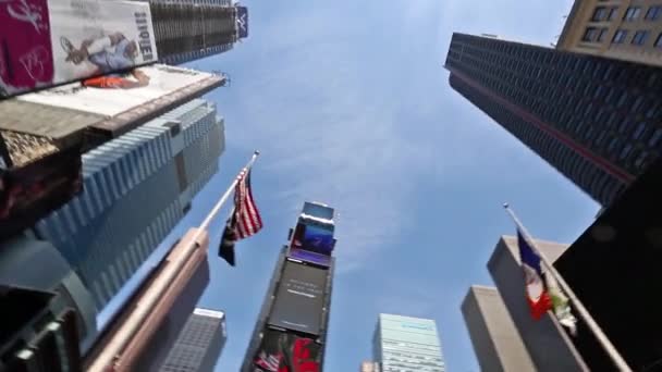 Nowy Jork, Nowy Jork, Usa. 2 września 2016: Drapacze chmur w pobliżu Times Square w Nowym Jorku — Wideo stockowe