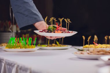 Et Dilimleme el catering hizmeti garson yemek
