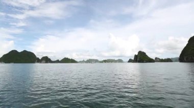 Ha Halong Bay uzun Bay Vietnamview, Hang Sung Sot liman mağara