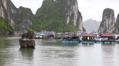 Ha Halong Bay uzun Bay Vietnamview, Hang Sung Sot liman mağara