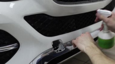 Kim beyaz baca şapkası pahalı araba ile film koparmama adam elinde kadeh kapatın. Bu film araç kaba resminden korur..