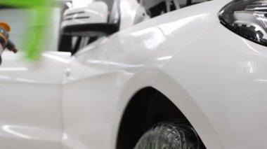 Kim beyaz baca şapkası pahalı araba ile film koparmama adam elinde kadeh kapatın. Bu film araç kaba resminden korur..