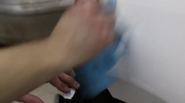 Kim beyaz baca şapkası pahalı araba ile film koparmama adam elinde kadeh kapatın. Bu film araç kaba resminden korur..