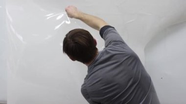 Kim beyaz baca şapkası pahalı araba ile film koparmama adam elinde kadeh kapatın. Bu film araç kaba resminden korur..