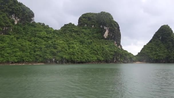 Ha grot Long Bay Vietnamview van Halong Bay, Hang gezongen Sot haven — Stockvideo
