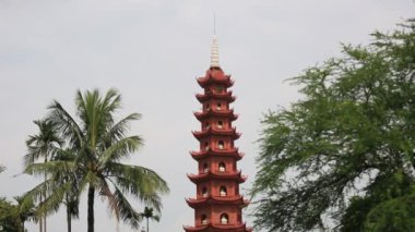 Hanoi Vietnam Tran Quoc Pagoda tapınağın aşağı kaydırmak