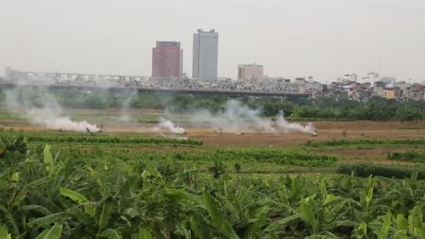 Campos Fumigação Com Fumaça Métodos Tradicionais Contra Pragas — Vídeo de Stock