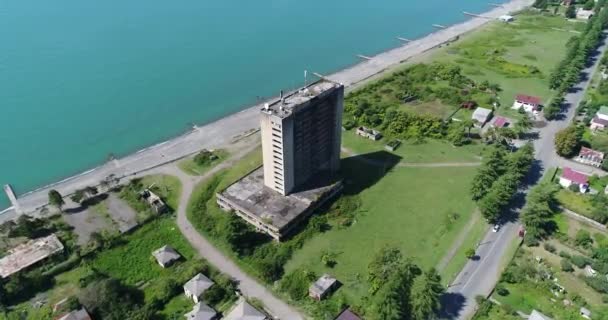 Widok z lotu ptaka resort miasta Gagra, Abchazja — Wideo stockowe