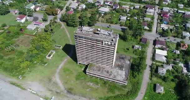 Légifelvételek üdülőváros Gagra, védőről — Stock videók