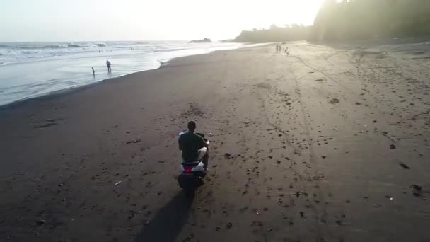Man rides scooter on beach — Stock Video