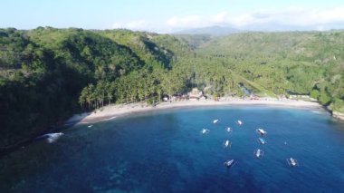 Crystal Bay beach Nusa Penida Adası. Endonezya