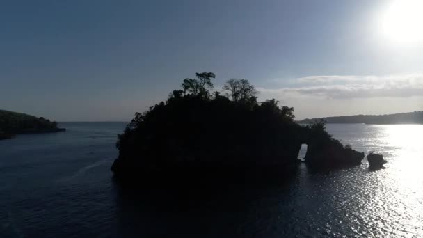 水晶湾海滩努沙佩尼达岛。印度尼西亚 — 图库视频影像