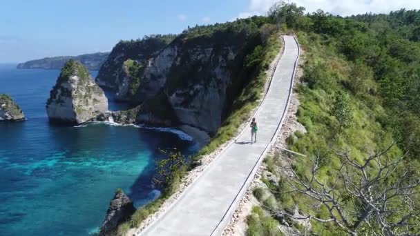 Widok z góry lotnicze Zdjęcia z lotu drona miejsc Kuta beach Bali — Wideo stockowe