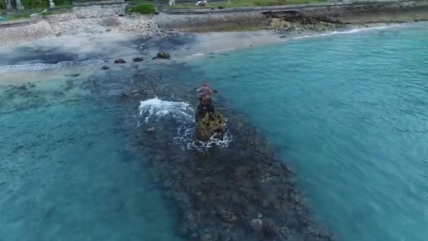 Suwehan strand van Nusa Penida island. Bali, Indonesië — Stockvideo