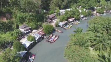 Chonburi, Thailand 21 Kasım 2017: liman günbatımı, liman yat kulübü Tayland otopark Yatlar