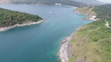 Promthep Cape üst görünüm mağara simgesi Phuket, Tayland. Drone kamera Phromthep mağara havadan görünümden görüntülemek noktası Phuket,