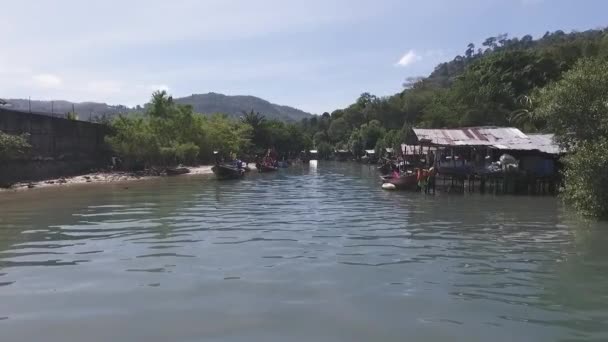 Chonburi, thailand 21. November 2017: Yachten parken im Hafen Sonnenuntergang, harbour yacht club in thailand — Stockvideo