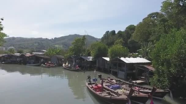 ЧОНБУРИ, ТАИЛАНД 21 ноября 2017 года: Парковка яхт на закате гавани, яхт-клуб в Таиланде — стоковое видео