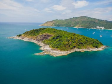 Promthep Cape üst görünüm mağara simgesi Phuket, Tayland. Drone kamera Phromthep mağara havadan görünümden görüntülemek noktası Phuket,