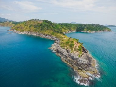 Promthep Cape üst görünüm mağara simgesi Phuket, Tayland. Drone kamera Phromthep mağara havadan görünümden görüntülemek noktası Phuket,