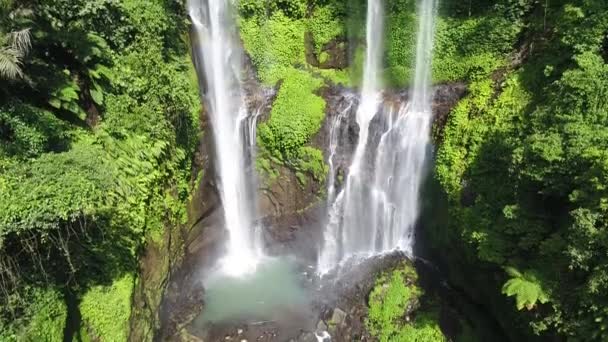 Bali wasserfall, sekumpul wasserfall, bali, indonesien — Stockvideo