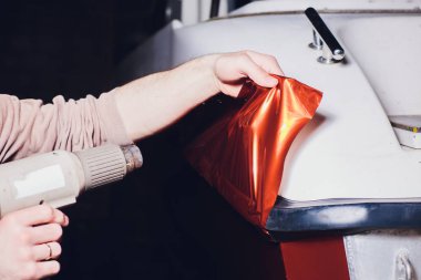 Araba kaydırma uzman vinil folyo ya da film araba kaydırma koruyucu film yat, tekne, gemi, Araba, mobil ev koyarak. saç kurutma makinesi ve süs plastik yumuşak zor çekçek ile Isıtma portakal film