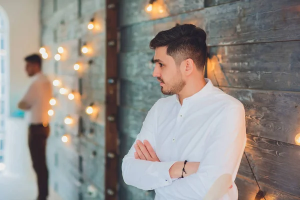 Tipo de negocios en frente concepto de bombillas idea brillante — Foto de Stock