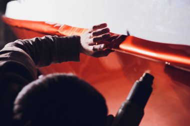 Araba kaydırma uzman vinil folyo ya da film araba kaydırma koruyucu film yat, tekne, gemi, Araba, mobil ev koyarak. saç kurutma makinesi ve süs plastik yumuşak zor çekçek ile Isıtma portakal film