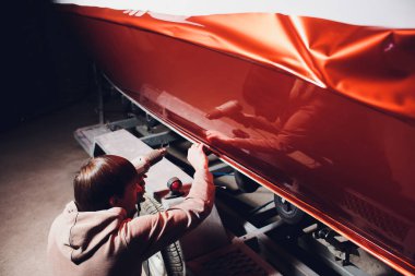 Araba kaydırma uzman vinil folyo ya da film araba kaydırma koruyucu film yat, tekne, gemi, Araba, mobil ev koyarak. saç kurutma makinesi ve süs plastik yumuşak zor çekçek ile Isıtma portakal film