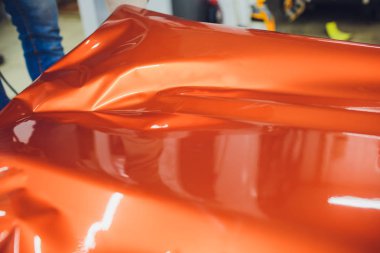 Araba kaydırma uzman vinil folyo ya da film sarma koruyucu film yat, tekne, gemi, Araba, mobil ev Araba koyarak. portakal film el çeker