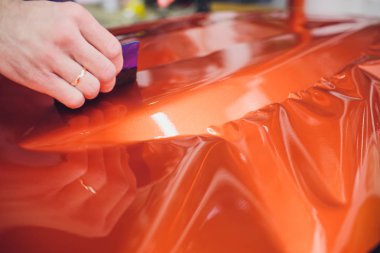 Araba kaydırma uzman vinil folyo ya da film araba kaydırma koruyucu film yat, tekne, gemi, Araba, mobil ev koyarak. saç kurutma makinesi ve süs plastik yumuşak zor çekçek ile Isıtma portakal film