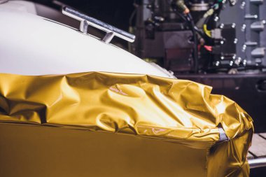 Araba kaydırma uzman vinil folyo ya da film sarma koruyucu film yat, tekne, gemi, Araba, mobil ev araba koyarak. sarı altın film el çeker