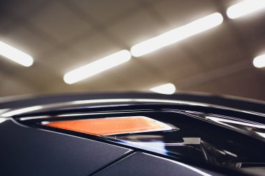 parlak yansımalar otomatik siyah gövdeli ön far