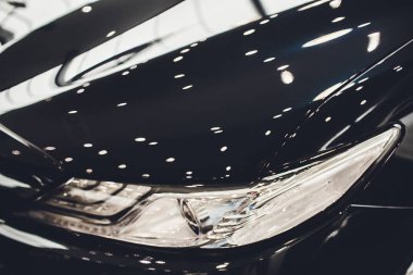 parlak yansımalar otomatik siyah gövdeli ön far