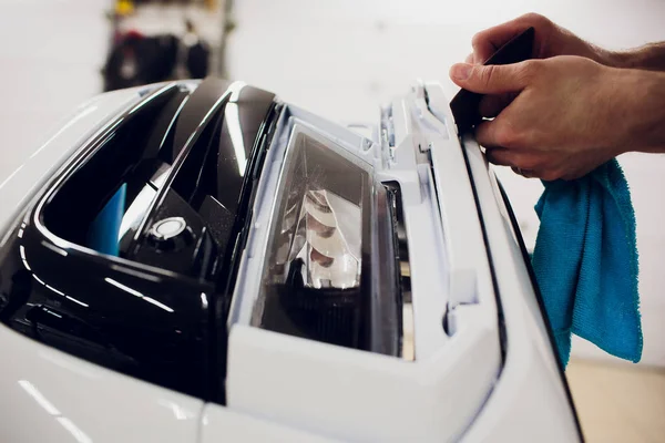 Proteção de pintura de carro, proteger a instalação de revestimento — Fotografia de Stock
