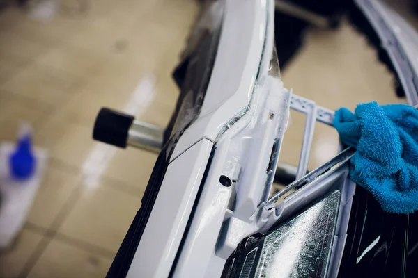Auton maali suojaus, suojata pinnoite asennus veistämällä veitsi — kuvapankkivalokuva
